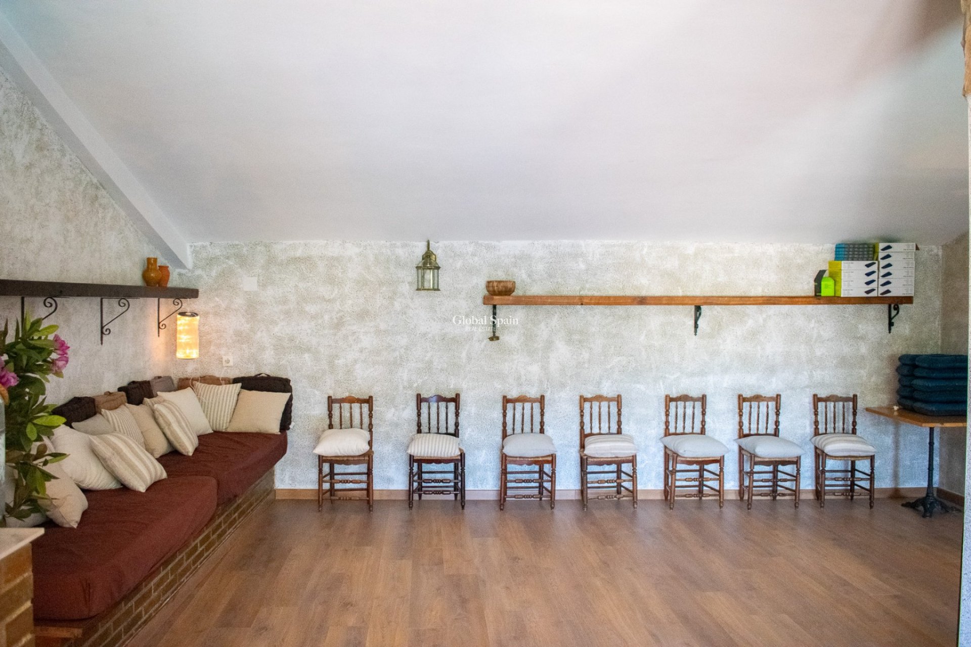 Wederverkoop - VILLA -
ONIL