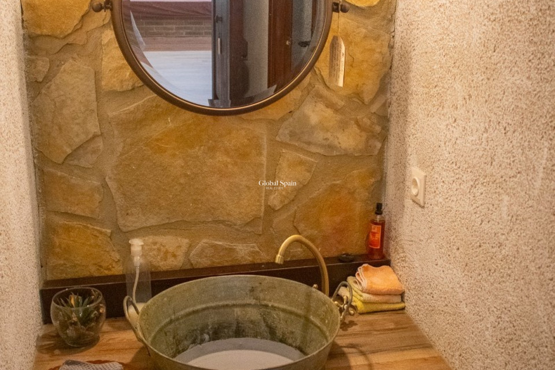 Wederverkoop - VILLA -
ONIL