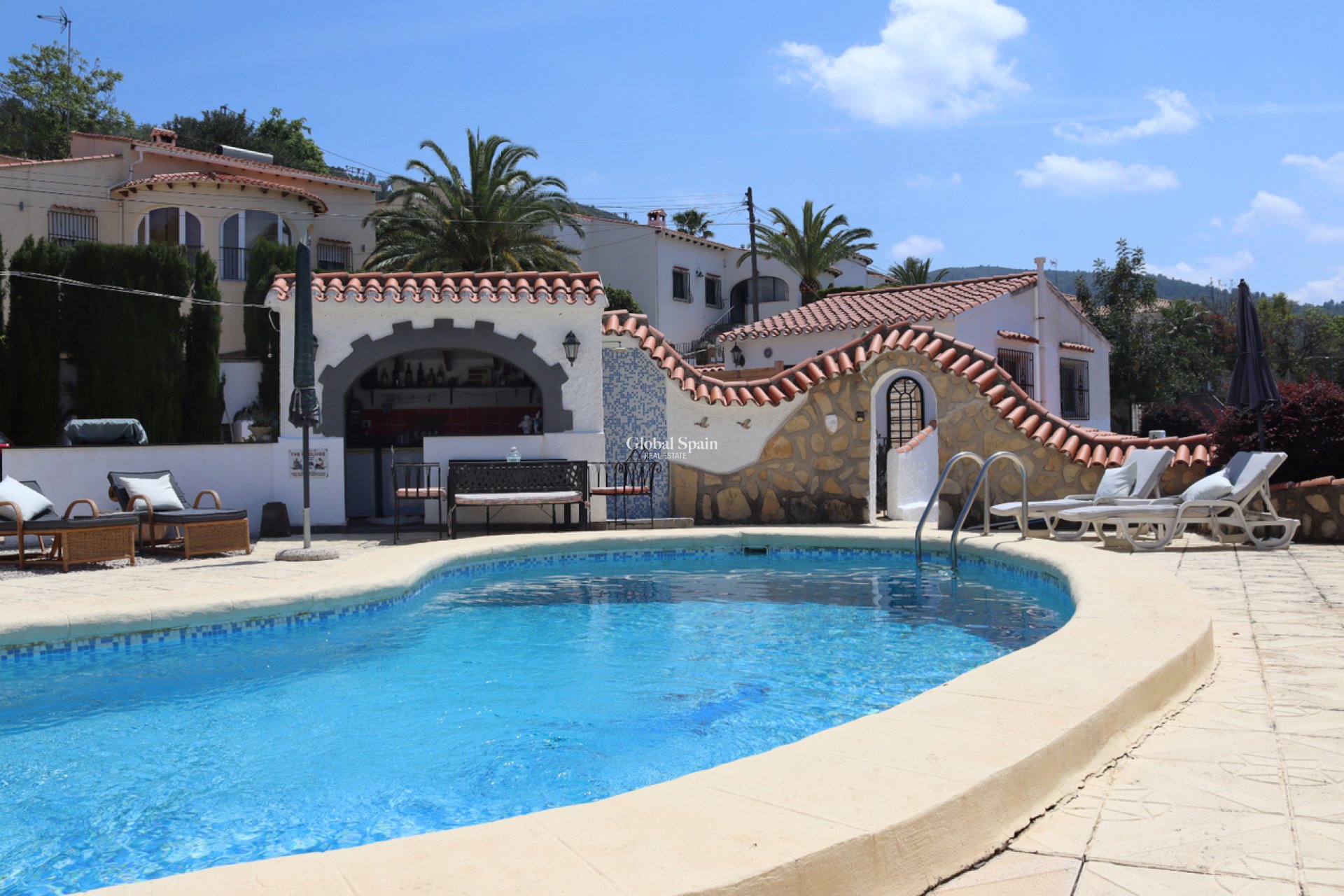 Wederverkoop - VILLA -
Orba - Inland