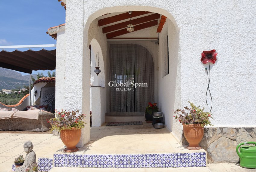 Wederverkoop - VILLA -
Orba - Inland