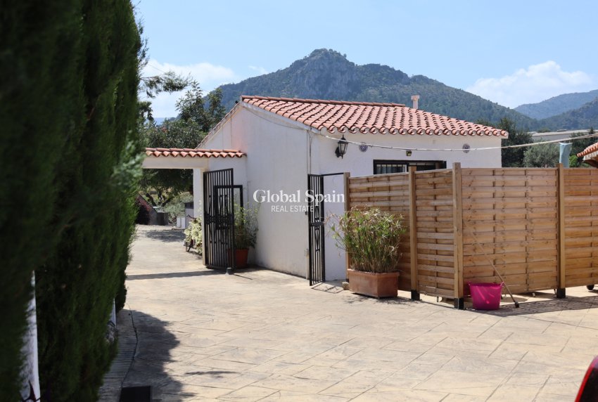 Wederverkoop - VILLA -
Orba - Inland