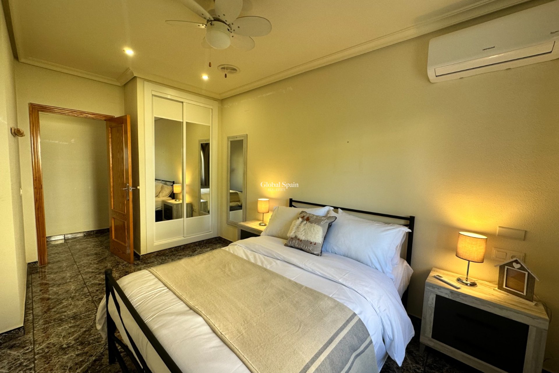 Wederverkoop - Villa -
ORIHUELA - Benferri