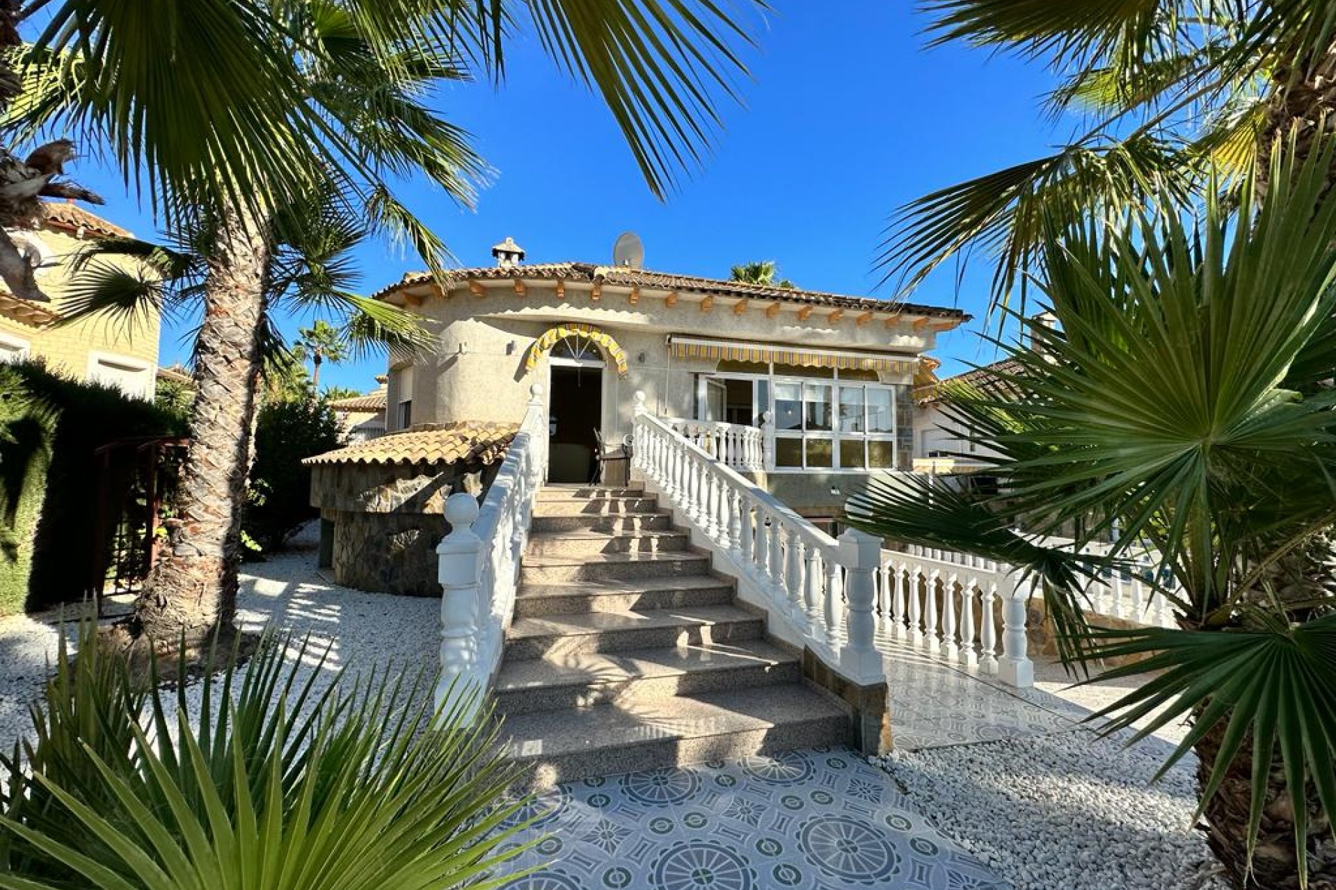 Wederverkoop - Villa -
ORIHUELA - Benferri