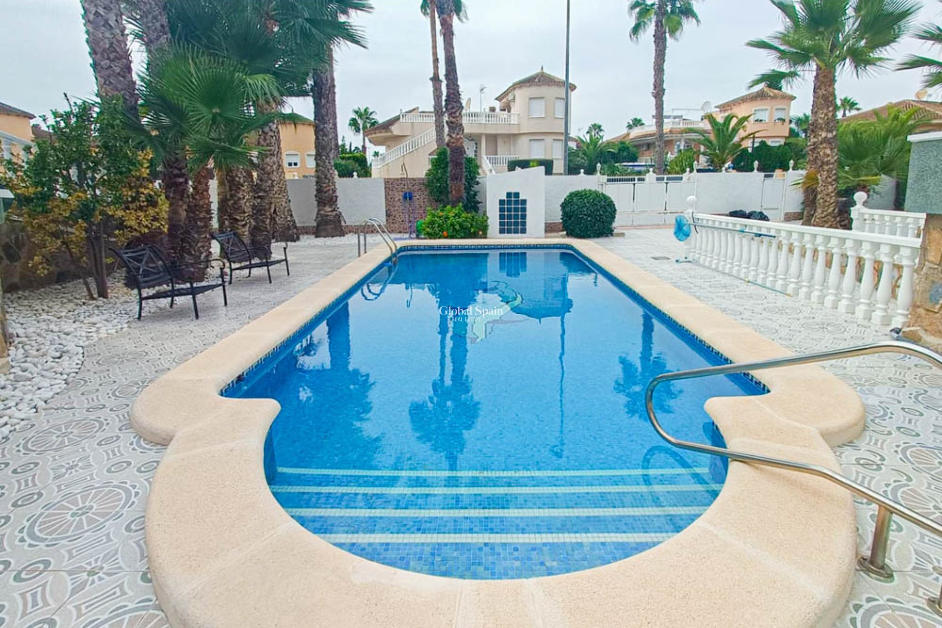 Wederverkoop - Villa -
ORIHUELA - Benferri