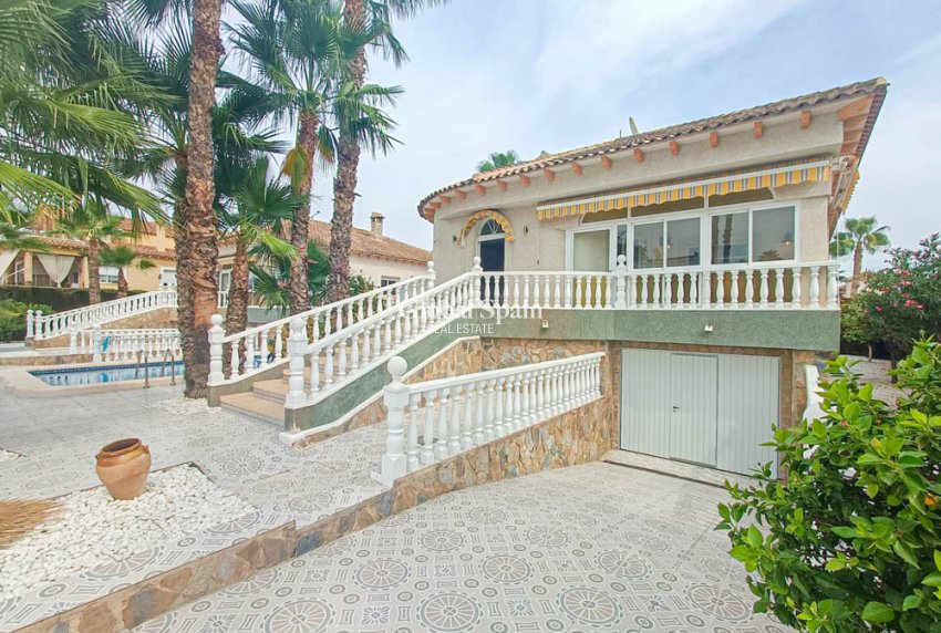 Wederverkoop - Villa -
ORIHUELA - Benferri