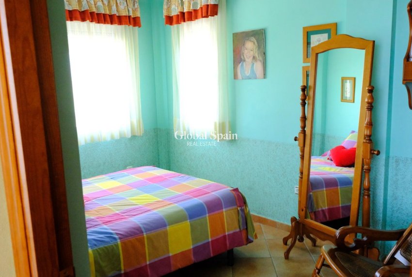 Wederverkoop - VILLA -
ORIHUELA - Correntías Medias