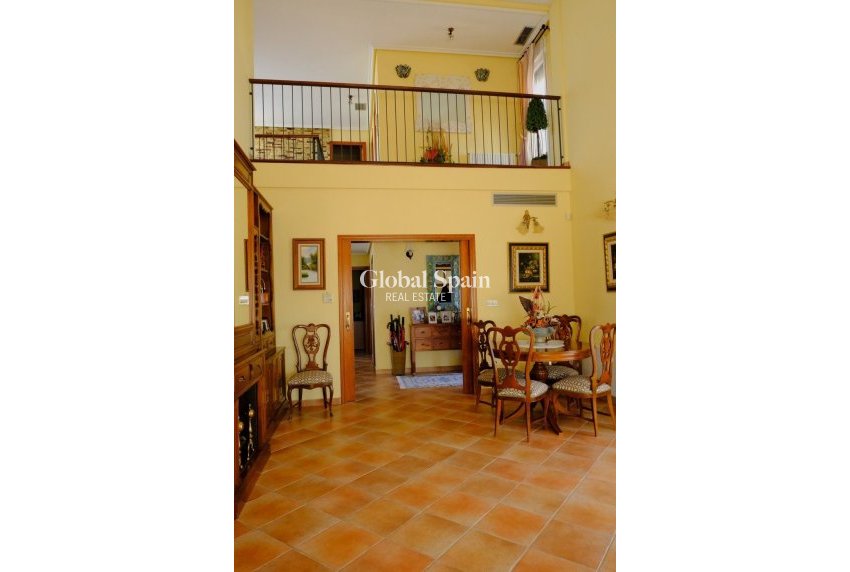 Wederverkoop - VILLA -
ORIHUELA - Correntías Medias