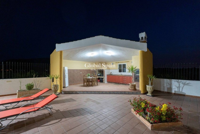 Wederverkoop - VILLA -
ORIHUELA - Correntías Medias