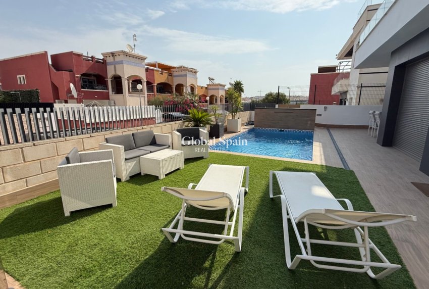 Wederverkoop - Villa -
ORIHUELA - Costa Blanca Sur