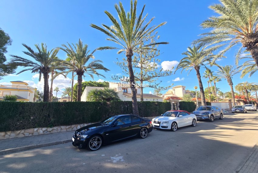 Wederverkoop - Villa -
ORIHUELA COSTA - CABO ROIG