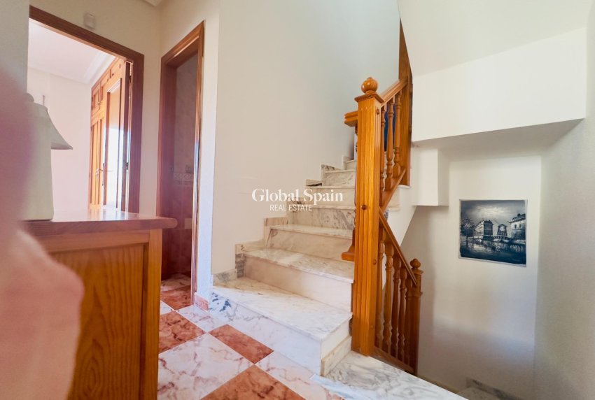 Wederverkoop - VILLA -
ORIHUELA COSTA - CABO ROIG