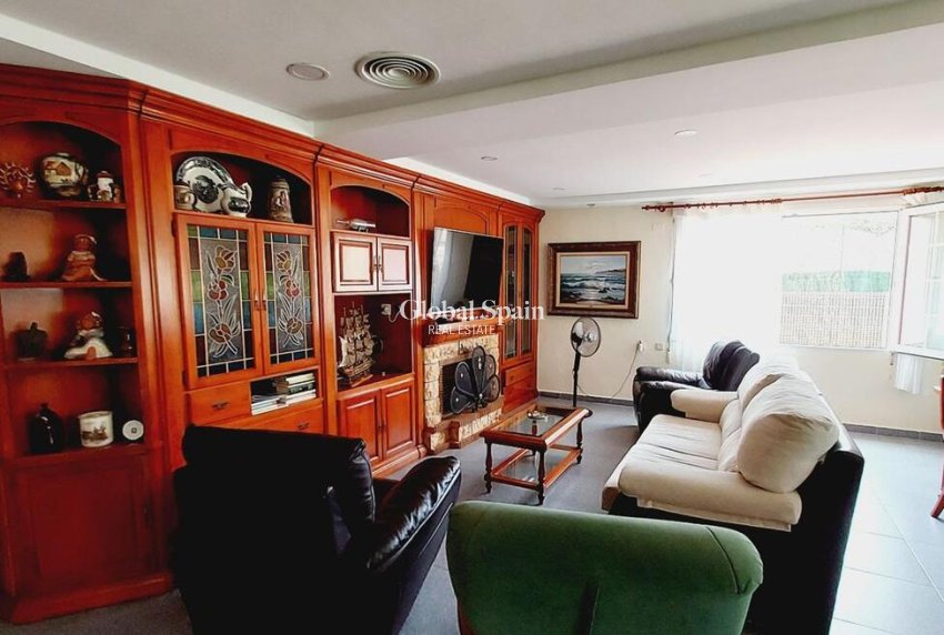 Wederverkoop - VILLA -
ORIHUELA COSTA - CABO ROIG