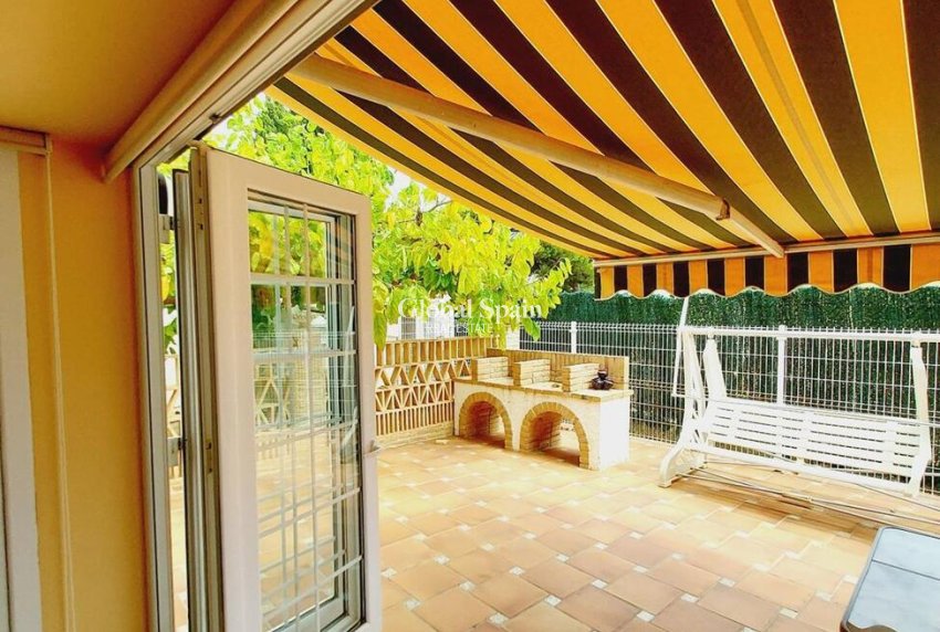 Wederverkoop - VILLA -
ORIHUELA COSTA - CABO ROIG