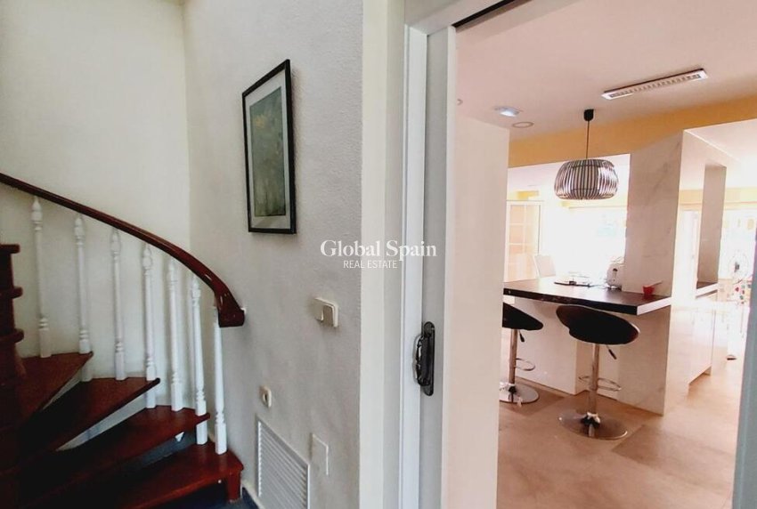 Wederverkoop - VILLA -
ORIHUELA COSTA - CABO ROIG