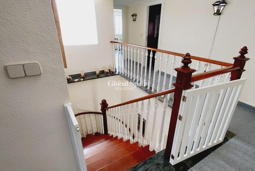 Wederverkoop - VILLA -
ORIHUELA COSTA - CABO ROIG