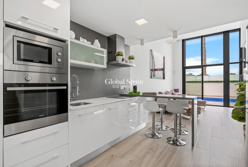 Wederverkoop - VILLA -
ORIHUELA COSTA - CABO ROIG