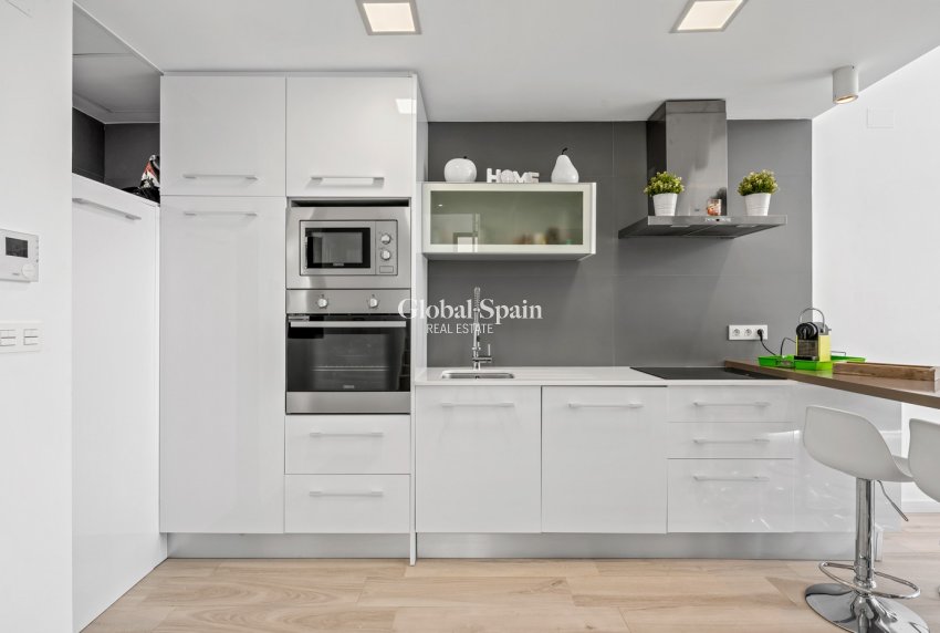 Wederverkoop - VILLA -
ORIHUELA COSTA - CABO ROIG