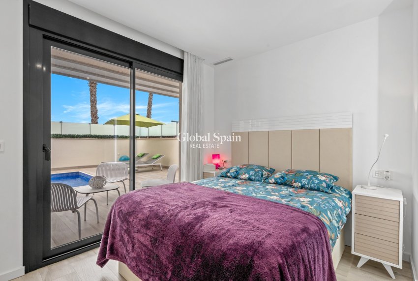 Wederverkoop - VILLA -
ORIHUELA COSTA - CABO ROIG