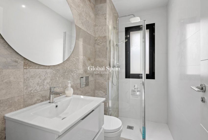 Wederverkoop - VILLA -
ORIHUELA COSTA - CABO ROIG