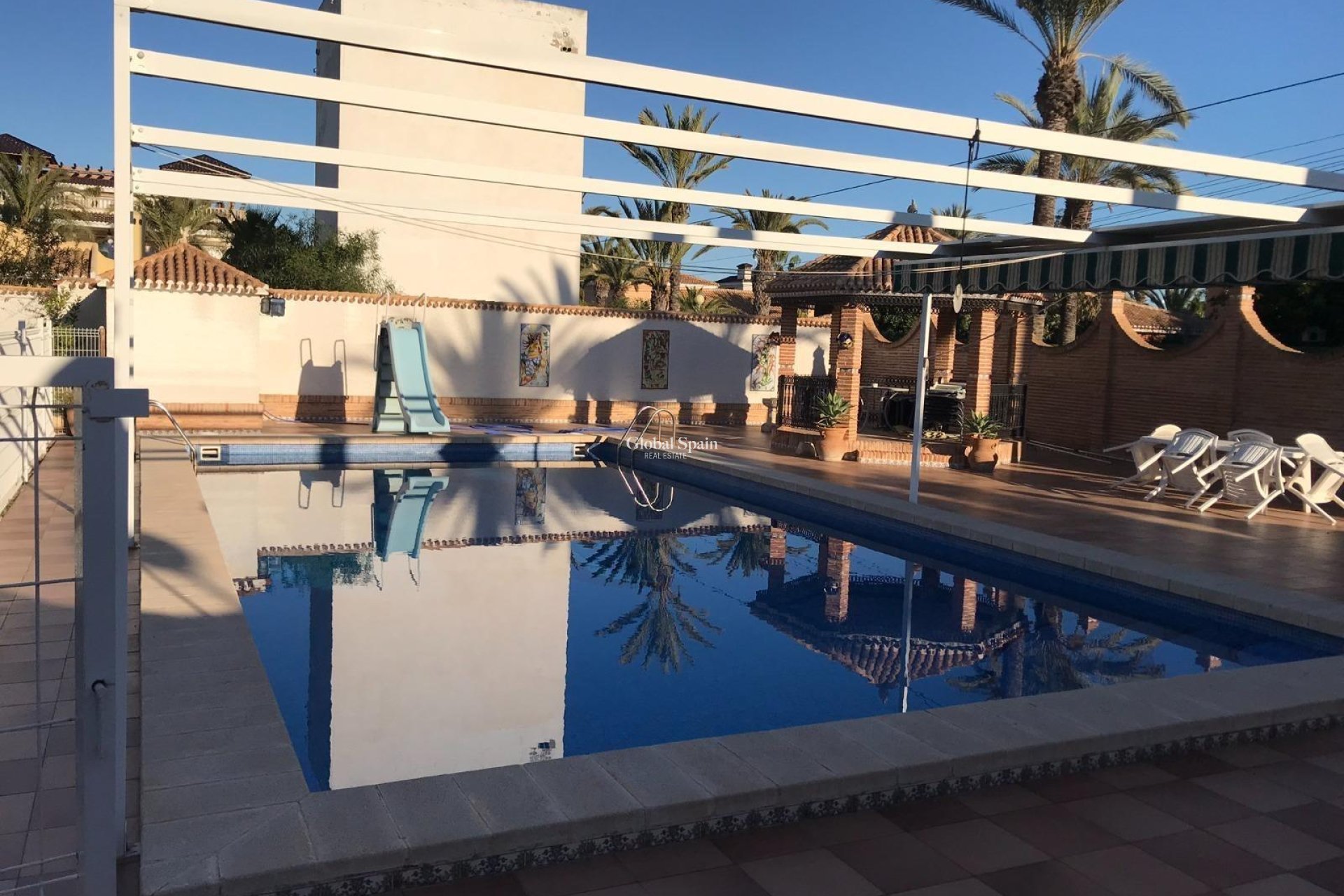 Wederverkoop - VILLA -
ORIHUELA COSTA - CABO ROIG