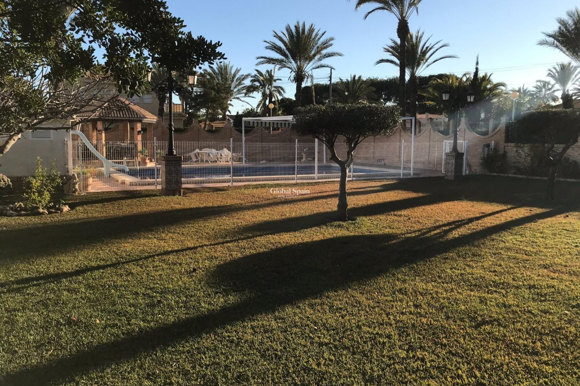 Wederverkoop - VILLA -
ORIHUELA COSTA - CABO ROIG