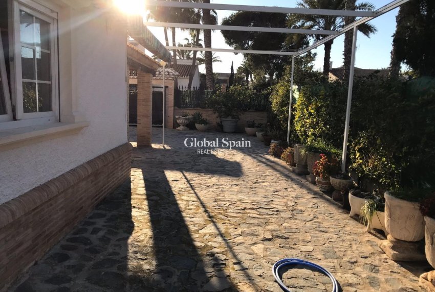 Wederverkoop - VILLA -
ORIHUELA COSTA - CABO ROIG