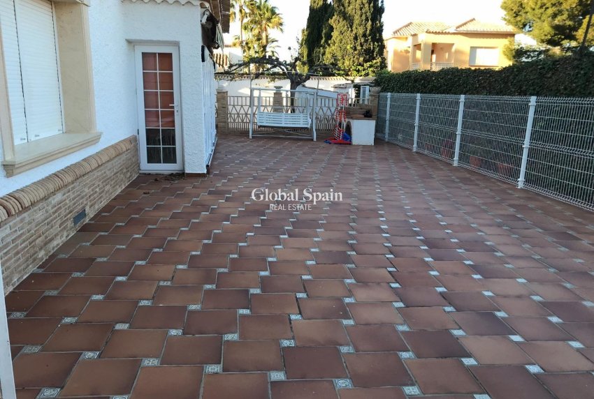 Wederverkoop - VILLA -
ORIHUELA COSTA - CABO ROIG