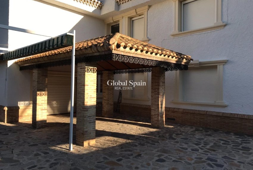Wederverkoop - VILLA -
ORIHUELA COSTA - CABO ROIG