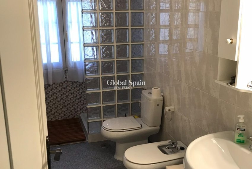 Wederverkoop - VILLA -
ORIHUELA COSTA - CABO ROIG