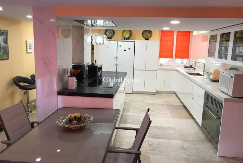 Wederverkoop - VILLA -
ORIHUELA COSTA - CABO ROIG
