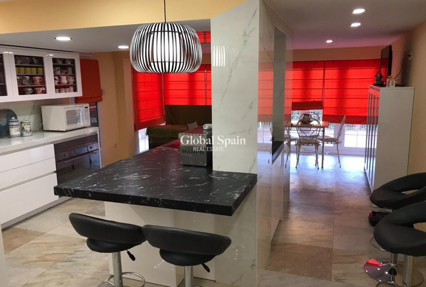 Wederverkoop - VILLA -
ORIHUELA COSTA - CABO ROIG