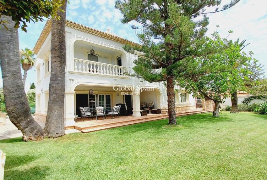 Wederverkoop - VILLA -
ORIHUELA COSTA - CABO ROIG