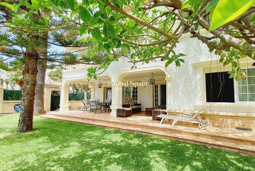 Wederverkoop - VILLA -
ORIHUELA COSTA - CABO ROIG