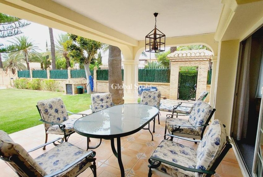 Wederverkoop - VILLA -
ORIHUELA COSTA - CABO ROIG