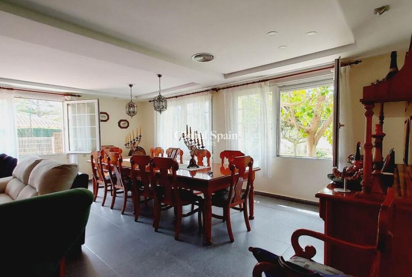 Wederverkoop - VILLA -
ORIHUELA COSTA - CABO ROIG