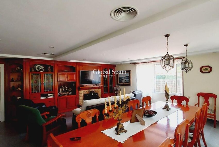 Wederverkoop - VILLA -
ORIHUELA COSTA - CABO ROIG