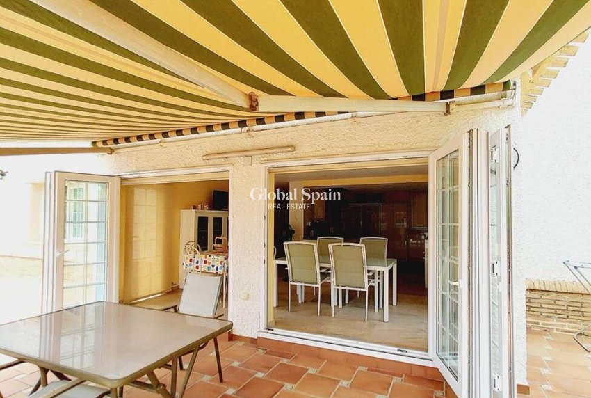 Wederverkoop - VILLA -
ORIHUELA COSTA - CABO ROIG