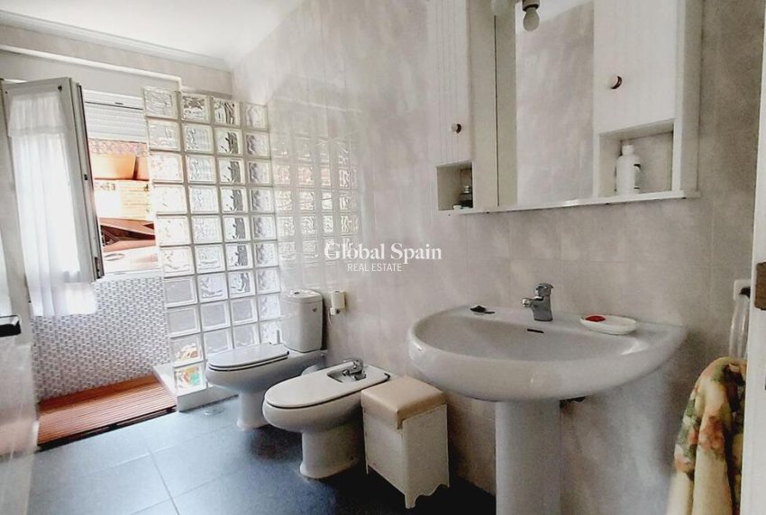 Wederverkoop - VILLA -
ORIHUELA COSTA - CABO ROIG