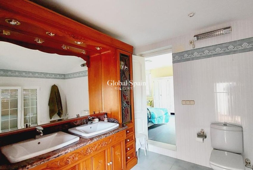 Wederverkoop - VILLA -
ORIHUELA COSTA - CABO ROIG
