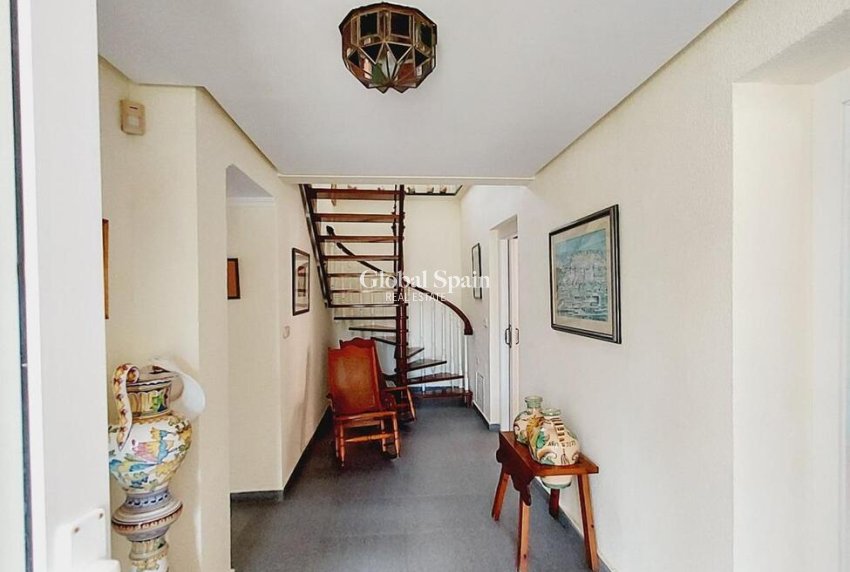 Wederverkoop - VILLA -
ORIHUELA COSTA - CABO ROIG