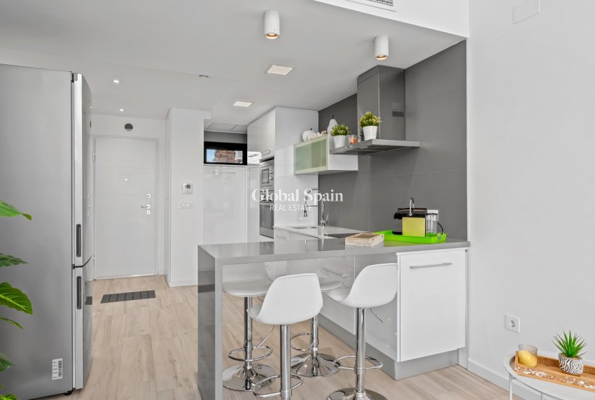 Wederverkoop - VILLA -
ORIHUELA COSTA - CABO ROIG