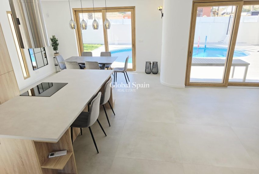 Wederverkoop - VILLA -
ORIHUELA COSTA - CABO ROIG