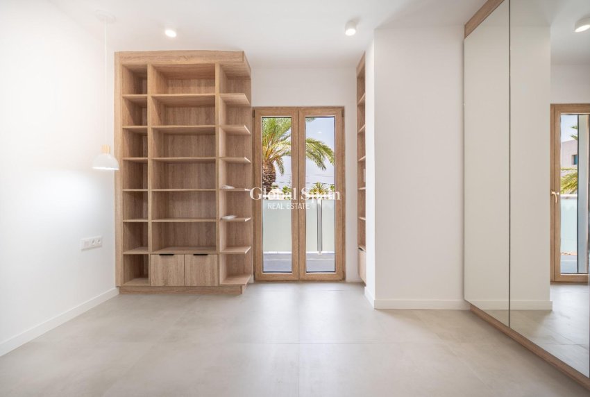 Wederverkoop - VILLA -
ORIHUELA COSTA - CABO ROIG