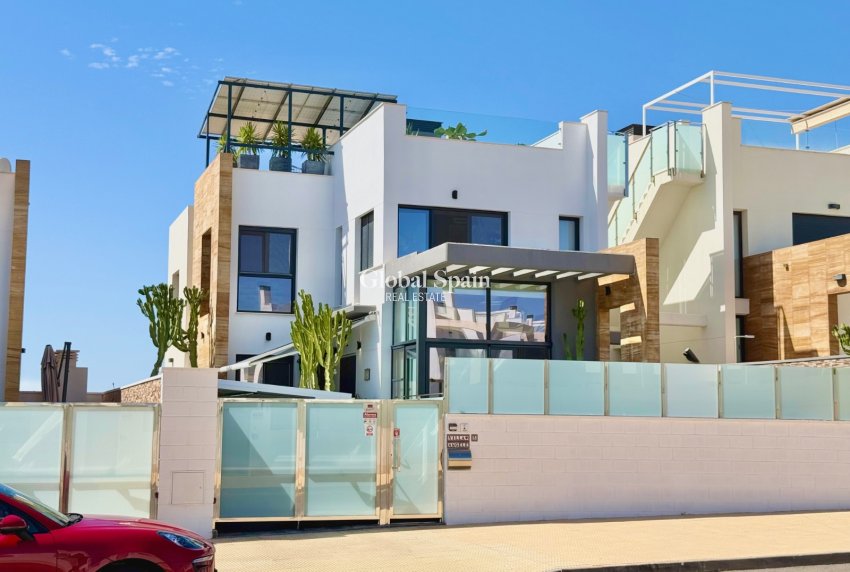 Wederverkoop - VILLA -
ORIHUELA COSTA - CABO ROIG