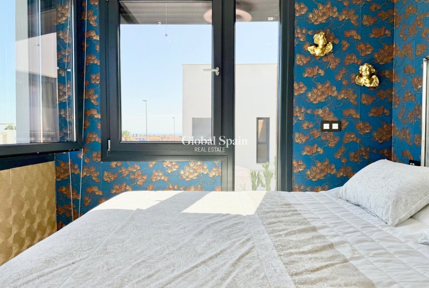 Wederverkoop - VILLA -
ORIHUELA COSTA - CABO ROIG
