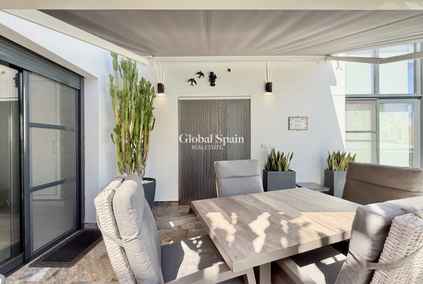Wederverkoop - VILLA -
ORIHUELA COSTA - CABO ROIG