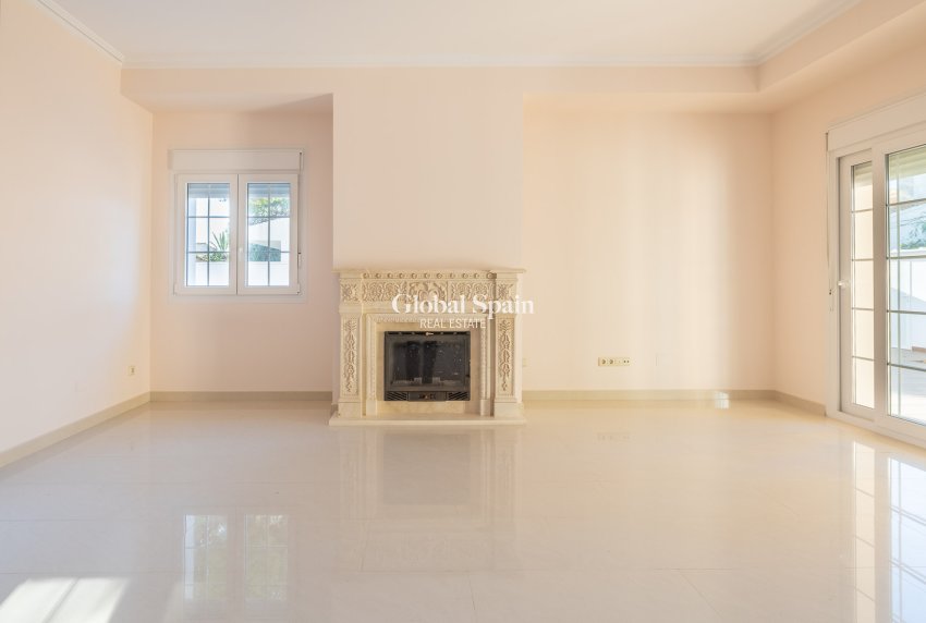 Wederverkoop - Villa -
ORIHUELA COSTA - CABO ROIG