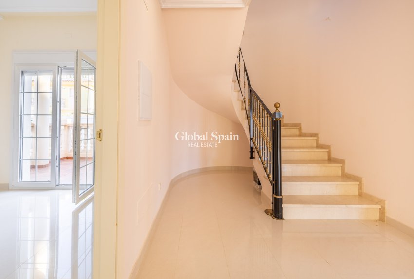 Wederverkoop - Villa -
ORIHUELA COSTA - CABO ROIG