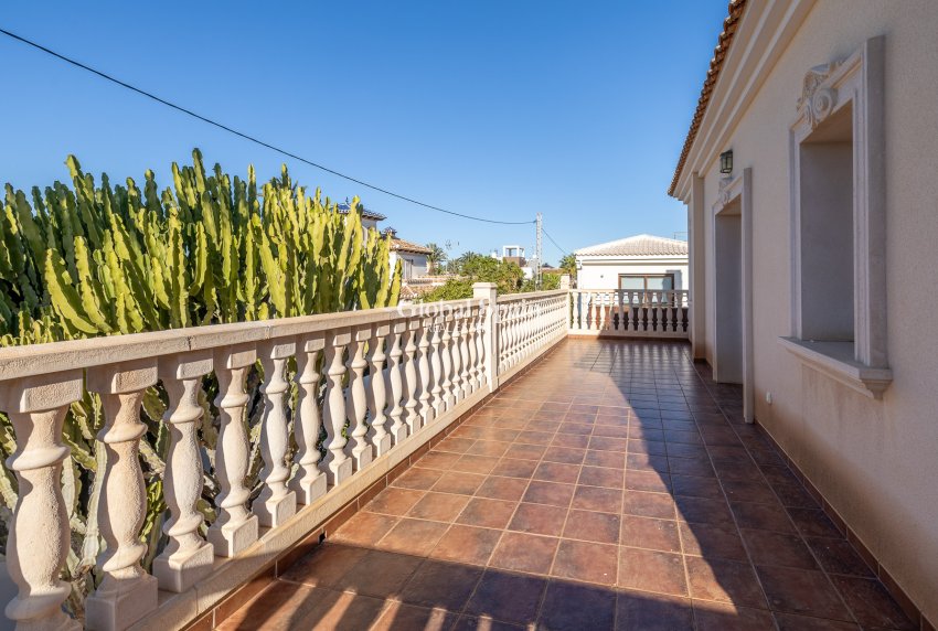 Wederverkoop - Villa -
ORIHUELA COSTA - CABO ROIG