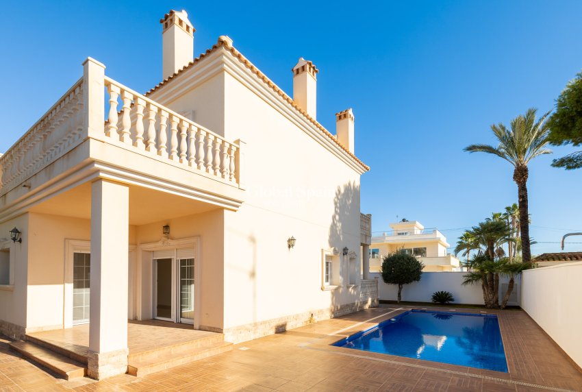 Wederverkoop - Villa -
ORIHUELA COSTA - CABO ROIG